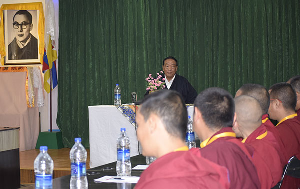 སྨོན་ལམ་ཚིག་མཛོད་ཆེན་མོའི་ཆོས་ལུགས་དང་འབྲེལ་བའི་རྩོམ་སྒྲིག་མི་སྣའི་ཚོགས་འདུ་ཐེངས་བཞི་པ།