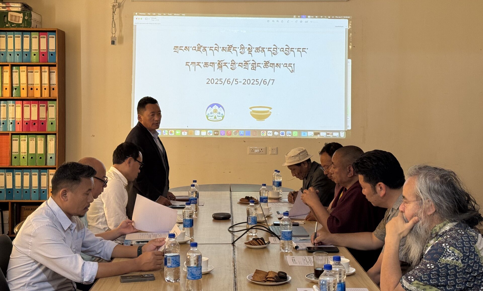 བོད་ཀྱི་གྲངས་འཛིན་དཔེ་མཛོད་ཀྱི་སྡེ་ཚན་དབྱེ་འབྱེད་དང་དཀར་ཆག་སྐོར་གྱི་བགྲོ་གླེང་ཚོགས་འདུ།