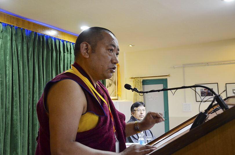 སྨོན་ལམ་ཚིག་མཛོད་ཆེན་མོའི་ཆོས་ལུགས་དང་འབྲེལ་བའི་རྩོམ་སྒྲིག་མི་སྣའི་ཚོགས་འདུ་ཐེངས་ལྔ་པ།