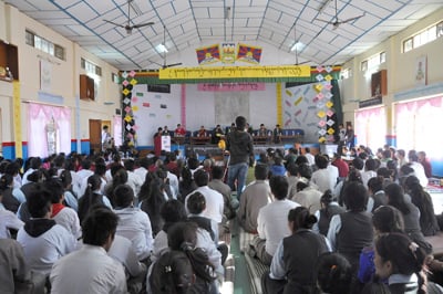 དགེ་བཤེས་བློ་བཟང་སྨོན་ལམ་ལགས་ཀྱིས་བོད་ཀྱི་སྐད་ཡིག་དང་དྲ་རྒྱའི་རིག་གནས་སྐོར་བགྲོ་གླེང་གནང་བ།