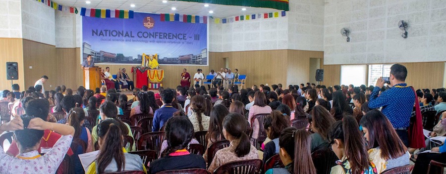 སྨོན་ལམ་བོད་ཀྱི་བརྡ་འཕྲིན་ཞིབ་འཇུག་ཁང་ཏཱ་ལའི་བླ་མ་མཐོ་སློབ་ཏུ་སྤྱི་ཚོགས་ཚན་རིག་དང་བརྡ་འཕྲིན་སྐོར་གྱི་བགྲོ་གླེང་ལ་མཉམ་ཞུགས་གནང་བ།